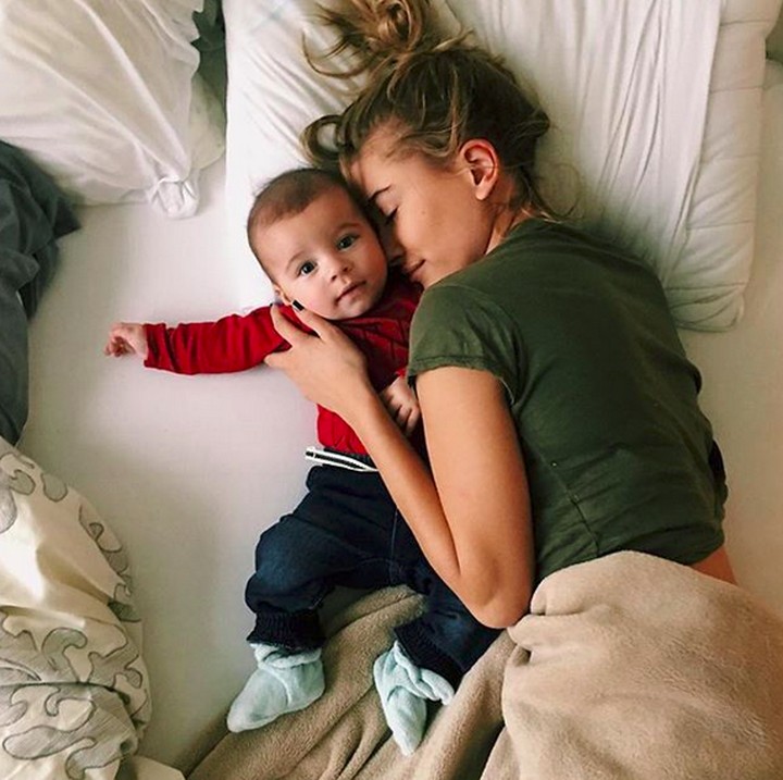 <p>Gimana, Bun? Sudah cocok banget ya Hailey Baldwin jadi ibu? (Foto: Instagram/ @haileybaldwin)</p>