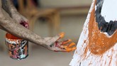 FOTO: Cara Kilat Seniman Mesir Ciptakan Karya Seorang seniman Mesir berusia 23 tahun mampu membuat sebuah lukisan artistik dengan amat cepat, empat menit, dari bawah ke atas.
