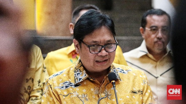 Ketum Golkar Airlangga Hartarto menghormati putusan MA yang merestui eks narapidana korupsi untuk maju menjadi calon legislatif (caleg) di pemilu 2019.