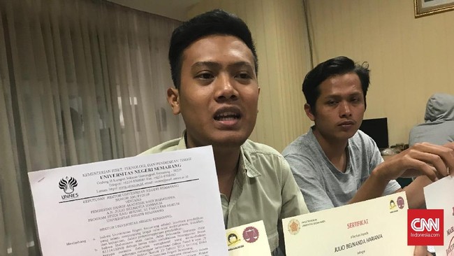 Mahasiswa Unnes, Julio Belnanda diskorsing selama dua semeter. Atas hukuman tersebut, dia siap menggugat Unnes ke Pengadilan Tata Usaha Negara (PTUN) Semarang.