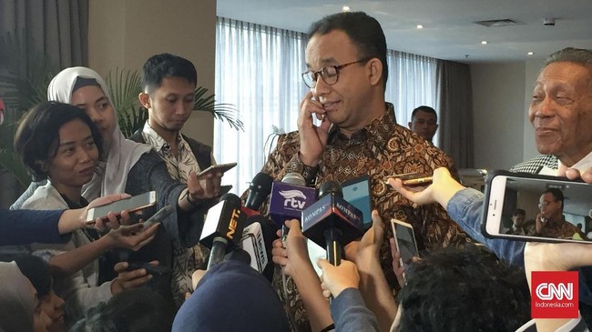 Gubernur DKI Anies Baswedan mengaku tak tahu para tukang becak di Jakarta ramai-ramai membuat petisi menolak dirinya maju mencalonkan di Pilpres 2019.