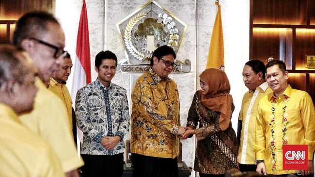 Ketum Golkar Airlangga Hartarto menyatakan Khofifah Indar Parawansa akan secara khusus membantu pemenangan Prabowo Subianto-Gibran Rakabuming di Jawa Timur.