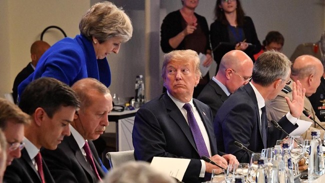 Dalam wawancara dengan sebuah tabloid di sela kunjungan kenegaraannya ke Inggris, Presiden AS Donald Trump melontarkan kritik pada PM Theresa May soal Brexit.
