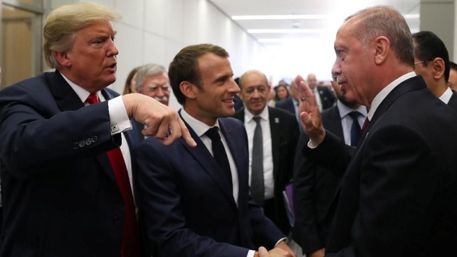 Donald Trump meminta anggota NATO meningkatkan anggaran pertahanan hingga 4 persen dari total pendapatan negara, lebih tinggi dari yang disepakati 2014 lalu.