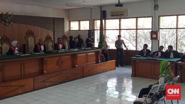 Pengadilan Negeri Bandung menjatuhkan vonis empat bulan penjara 25 hari kepada Ahyad Saepuloh, terdakwa penyebar hoaks penganiayaan ustaz di Bandung.