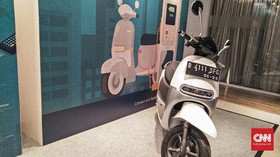 Cara Mengisi Ulang Baterai Motor Listrik Gojek Seperti Gas