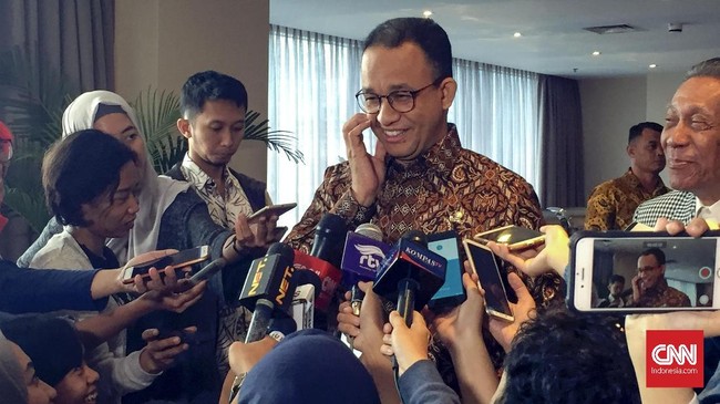 Anies menyebut acara di Balai Kota malam nanti sebatas halalbihalal dengan anggota KAHMI, tanpa ada satu pun acara deklarasi dukungan dirinya sebagai capres.
