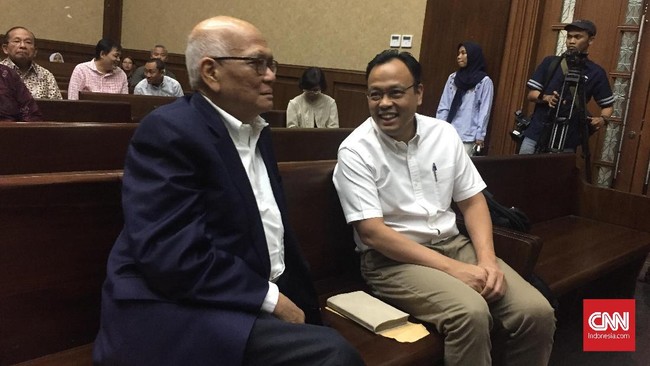 Kuasa hukum terdakwa kasus korupsi penerbitan SKL BLBI meminta hakim menunda sidang dengan agenda pemeriksaan saksi Dorodjatun Kuntjoro-Jakti.