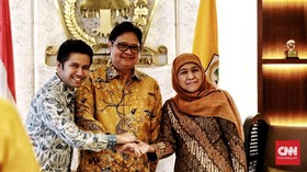 Khofifah dan Emil Dardak Datangi Rumah Ketum Golkar Airlangga Hartarto