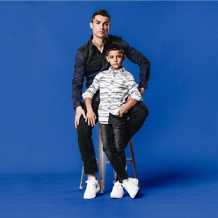 <p>Ayah dan anak ini memang keren ya? (Foto: Instagram @cristiano)</p>