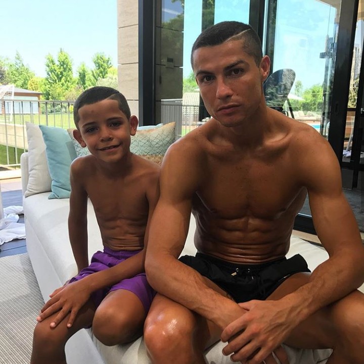<p>Kalau begini, mirip juga kan, Bun? (Foto: Instagram @cristiano)</p>