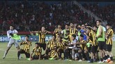 FOTO: Timnas Indonesia U-19 Gagal Ulangi Sukses di Rumah Timnas Indonesia U-19 gagal menjadi juara Piala AFF U-19 setelah kalah 2-3 dari Malaysia di babak semifinal di Stadion Gelora Delta Sidoarjo, Kamis (12/7).