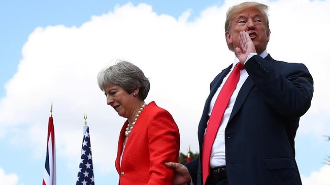 Presiden Donald Trump menampik laporan yang menyebutnya mengkritk Perdana Menteri Inggris, Theresa May.