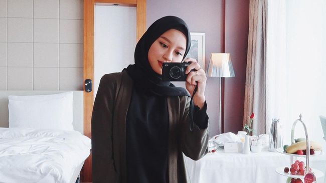 Opini influencer Gitasav soal pilihan childfree membuatnya awet muda memicu perdebatan di media sosial. Warganet bahkan menjulukinya 'childphobia'.