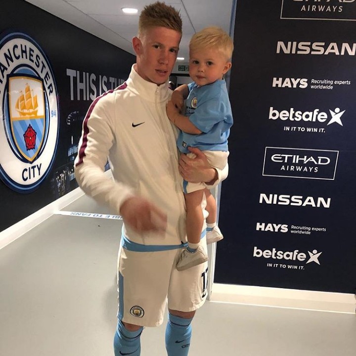 <p>Dengan dukungan sang anak semata wayang, Mason Milian De Bruyne, Kevin De Bruyne lebih semangat bertanding di lapangan hijau. (Foto: Instagram @lacroixmichele)</p>