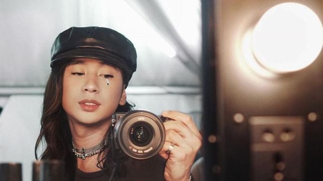 Sederet nama influencer mendadak mengambil peran dalam lika-liku dunia mode di Indonesia.