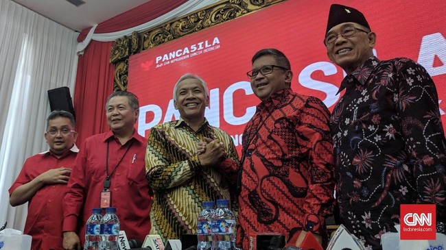 Dalam jumpa pers bersama, Wakil Ketua Dewan Pembina Partai Demokrat Agus Hermanto dan Sekjen PDIP Hasto Kristiyanto mengungkap pertemuan antara AHY dan Puan.