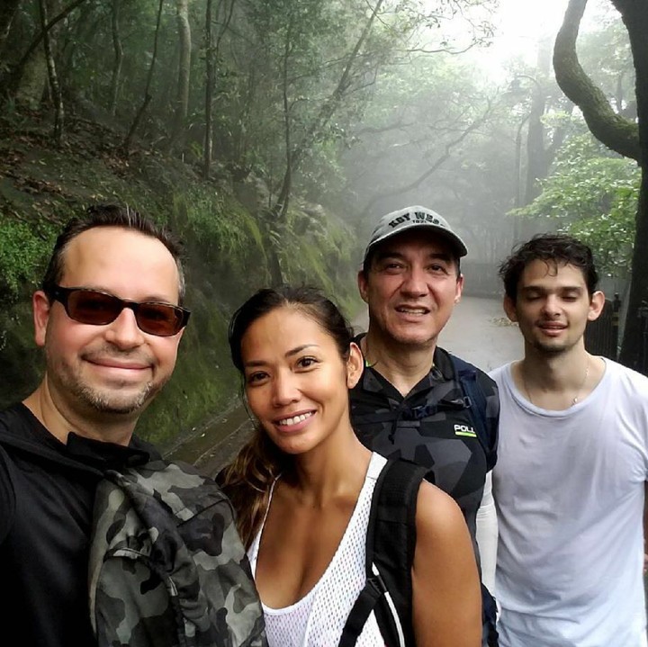 <p>Nggak hanya berdua, mereka juga sering menghabiskan waktu bersama teman-teman. Seru! (Foto: Instagram/sebastian_paredes1961)</p>