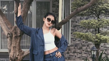 img-title Tampil Seksi & Menggoda, Ghea Youbi Curi Perhatian Hotman Paris