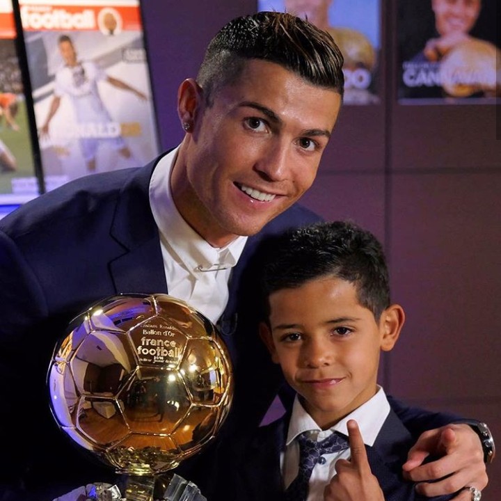 <p>Mereka berdua sering tampil dengan outfit senada. (Foto: Instagram @cristiano)</p>