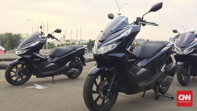 Produk ini revolusioner dan fenomenal. PCX Hybrid bukan hanya motor hybrid produksi massal pertama di Indonesia tetapi juga di dunia.