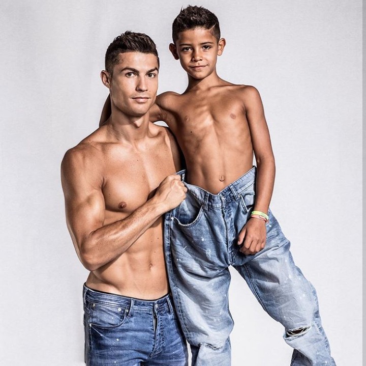 <p>Seperti ayahnya, Cristiano Jr juga suka banget dengan dunia sepakbola. Di sekolah, Cristiano Jr pernah mencatat sebagai top scorer lho. (Foto: Instagram @cristiano)</p>