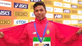 Juara Dunia yang Rendah Hati, Lalu Zohri Simpan Medali di Tas