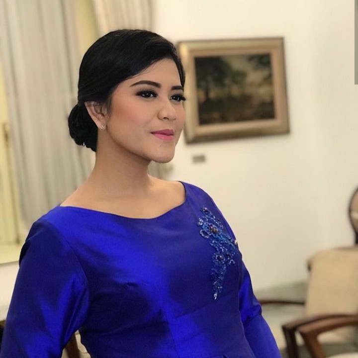 <p>Saat hamil, seorang ibu ada yang wajahnya jerawatan dan berminyak tapi ada juga yang makin kinclong. Nah, sepertinya Kahiyang Ayu termasuk yang makin kinclong nih, Bun. (Foto: Instagram @ayanggkahiyang)</p>