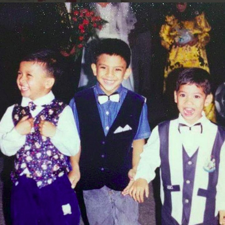 <p>Di foto ini, Saddiq yang berdiri di sebelah kiri dengan baju bergaris hitam putih, Bun. (Foto: Instagram/ @syedsaddiq)  </p>