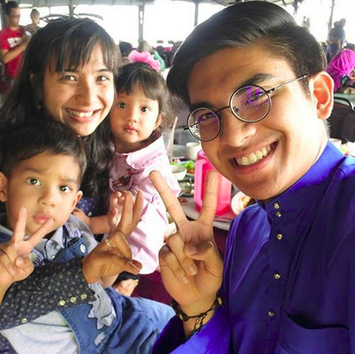 Saddiq bersama keponakannya nih, Bun. (Foto: Instagram/ @syedsaddiq)