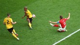 Harry Kane mendapatkan peluang melepaskan tembakan dengan ruang yang cukup terbuka di babak pertama. Namun tembakannya melebar di sisi kanan gawang. (REUTERS/Michael Dalder)