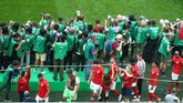 FOTO: Pesta Belgia Raih Peringkat Ketiga Piala Dunia 2018 Timnas Belgia berpesta setelah meraih posisi ketiga di akhir turnamen Piala Dunia 2018. Simak foto-fotonya di sini.