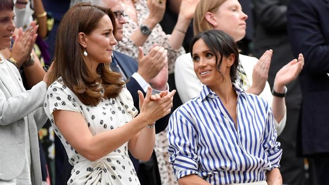 Alasan Meghan Markle Tak Pakai Topi Saat Nonton Wimbledon