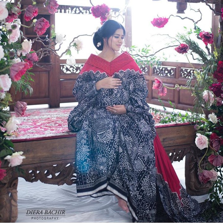 <p>Yang ini juga nggak kalah anggun. (Foto: @dierabachir)</p>