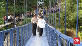 Berkah Jembatan 'Diplomasi' bagi Warga Cibunar Garut