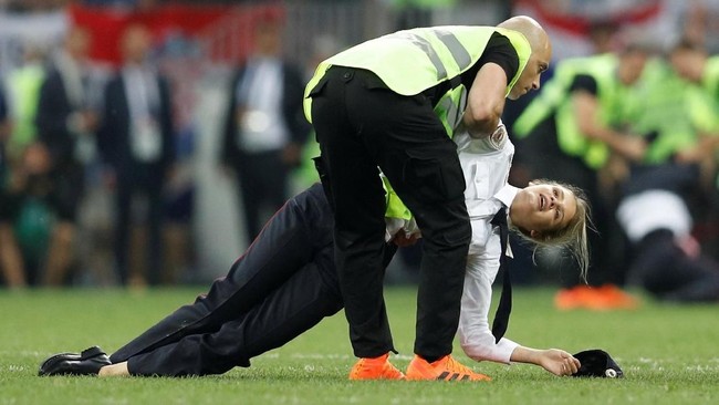 Empat anggota band punk Pussy Riot didakwa dengan tuduhan 'pelanggaran hak penonton' setelah menyusup di pertandingan final Piala Dunia 2018.