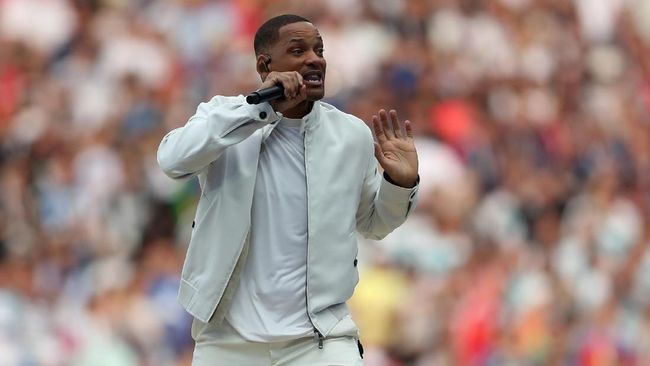 Aktor Will Smith yang didapuk menjadi jin dalam film 'Aladdin' dipastikan kulitnya akan berwarna biru, persis seperti jin di versi pertama.