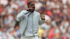 Will Smith Akan Tetap Jadi Jin Biru dalam 'Aladdin'