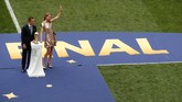FOTO: Will Smith Meriahkan Penutupan Piala Dunia 2018 Upacara penutupan Piala Dunia 2018 berlangsung meriah dengan kehadiran nama tenar seperti Ronaldinho dan Will Smith.