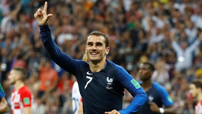 Antoine Griezmann bukan hanya mengeksekusi penalti, ia mengambil sepak pojok, tendangan bebas, dan bahkan turut membantu pertahanan Prancis.
