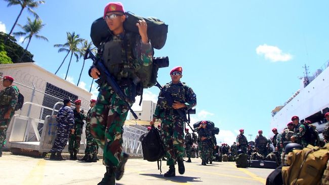 Pengamat: Pelibatan TNI di Urusan Sipil Cenderung Menguat Pengamat militer dari ISESS Khairul Fahmi menyebut rencana penempatan perwira TNI di posisi strategis kementerian/lembaga melawan amanat reformasi.