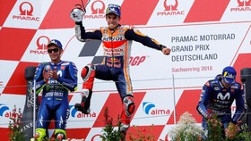Pengamat: Rossi Bisa Kalahkan Marquez Jika Yamaha Bagus