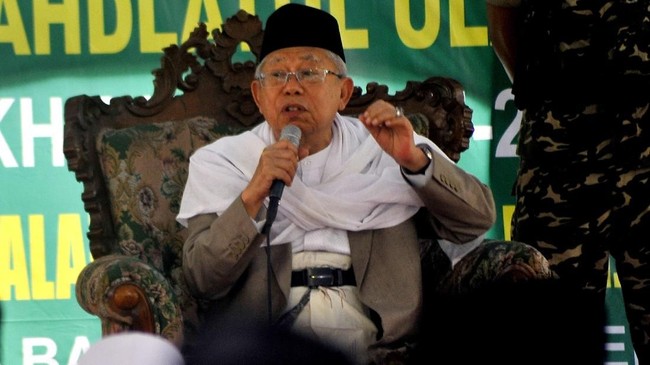 Ketum MUI KH Maruf Amin menyatakan tak akan ada sanksi bagi MUI Sumbar terkait Islam Nusantara, namun hanya akan diajak diskusi untuk meluruskan polemik itu.