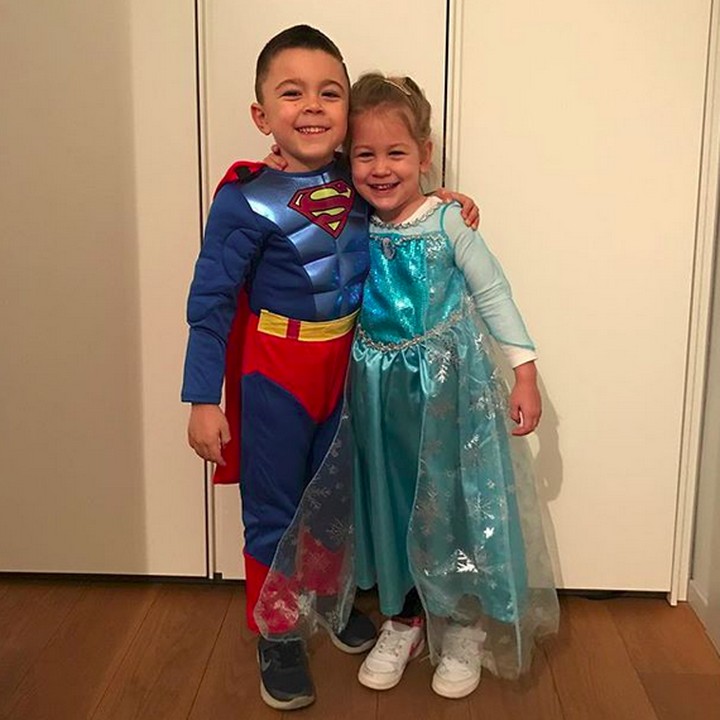 <p>Wah, ada Superman dan Elsa cilik nih, Bun. Ada yang mau kenalan? He-he-he. (Foto: Instagram/ @joop8)</p>