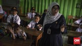 FOTO: Ekspresi Para Bocah di Hari Pertama Sekolah Masa tahun ajaran 2018/2019 dimulai hari ini. Setelah diseleksi, anak-anak mulai merasakan bangku sekolah dasar buat menempuh pendidikan selama enam tahun.