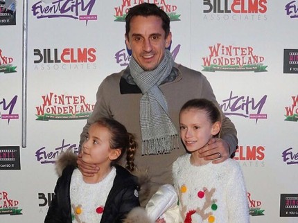 Akrabnya Eks Pemain Manchester United Gary Neville dan 2 Putrinya