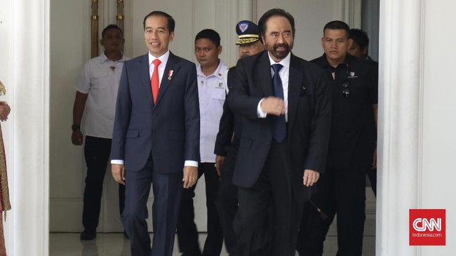 Viral video yang menarasikan Jokowi enggan dipeluk Surya Paloh pada puncak HUT Golkar di JIExpo, Jumat (21/10) lalu.