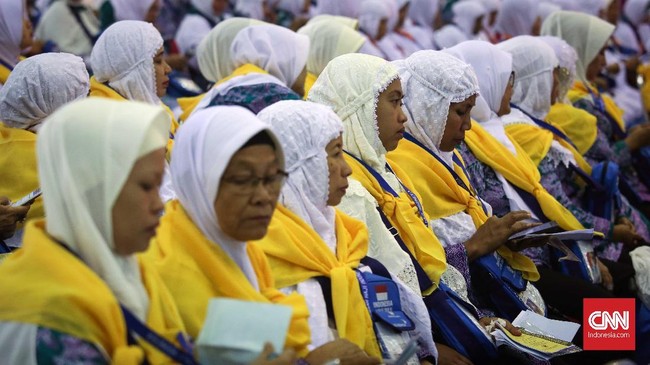 Jemaah calon haji bisa memanfaatkan aplikasi haji pintar yang diluncurkan Kemenag untuk cek jadwal haji, lokasi hotel, hingga lakukan pengaduan layanan haji