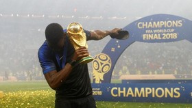 Pogba Tak Sengaja Ejek Timnas Inggris Saat Rayakan Gelar