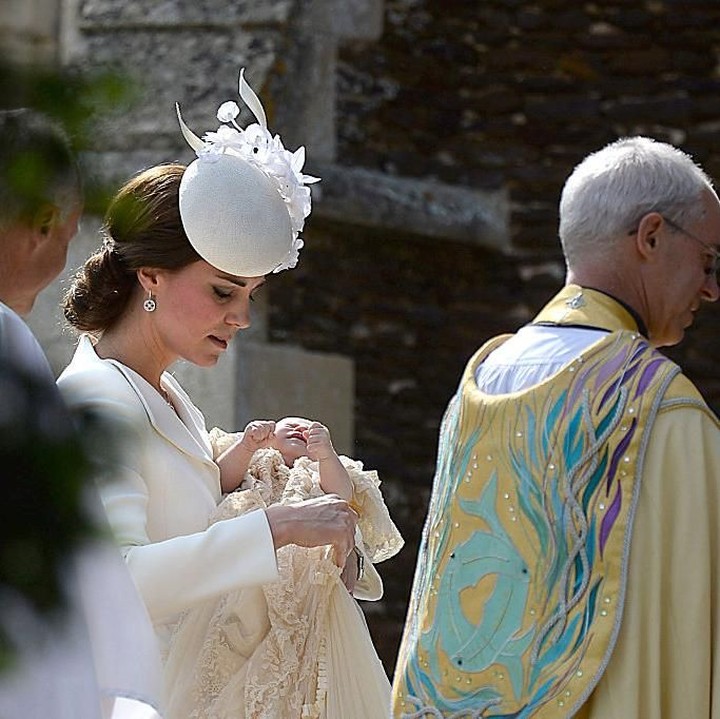 <p>Sedangkan ini adalah momen pembaptisan Putri Charlotte. Putri Charlotte dibaptis di gereja St. Mary Magdalene Sandringham di Norfolk, gereja yang sama dengan mendiang sang nenek, Putri Diana dibaptis. (Foto: Getty Images)</p>